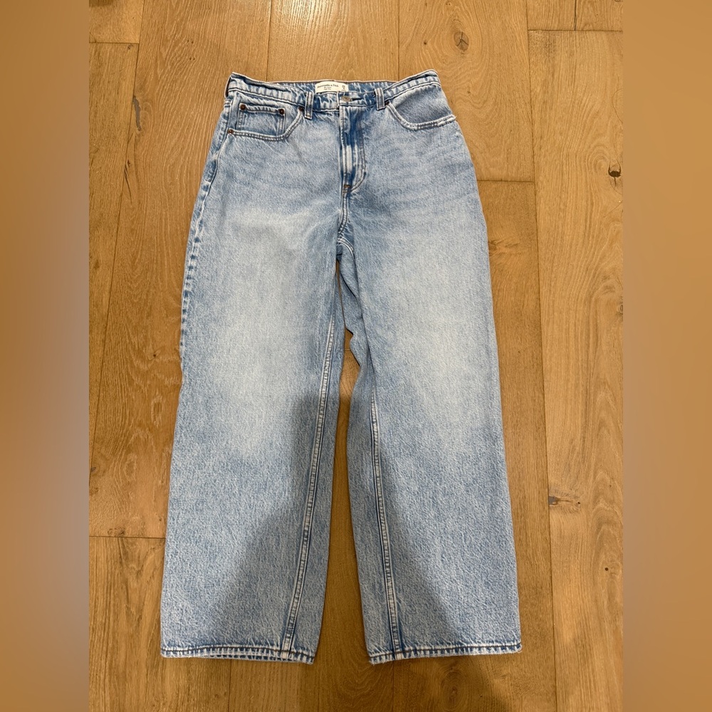Abercrombie & Fitch The Loose High Rise Denim